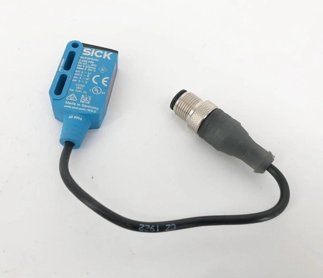 New Sick WL9-3P3430 Sensor 1049066 10-30VDC - No Box