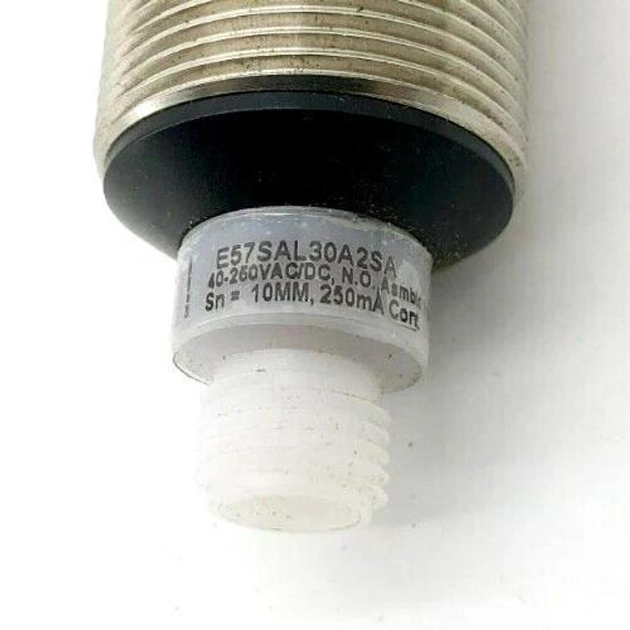 New Eaton E57SAL30A2SA Proximity Switch 10mm Range 40-250VAC 20-250VDC