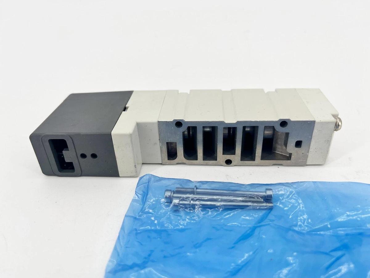 New SMC VQ4101-5B Plug-In Solenoid Valve DC 4/5-Port