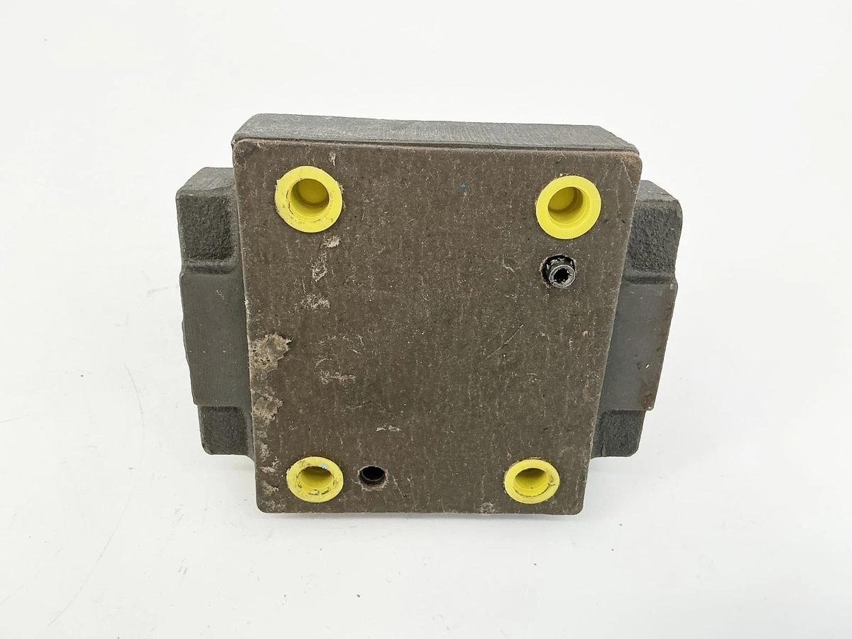 New Denison R4V06-591-12-A1 Pressure Relief Valve S26 34683 0 - No Box