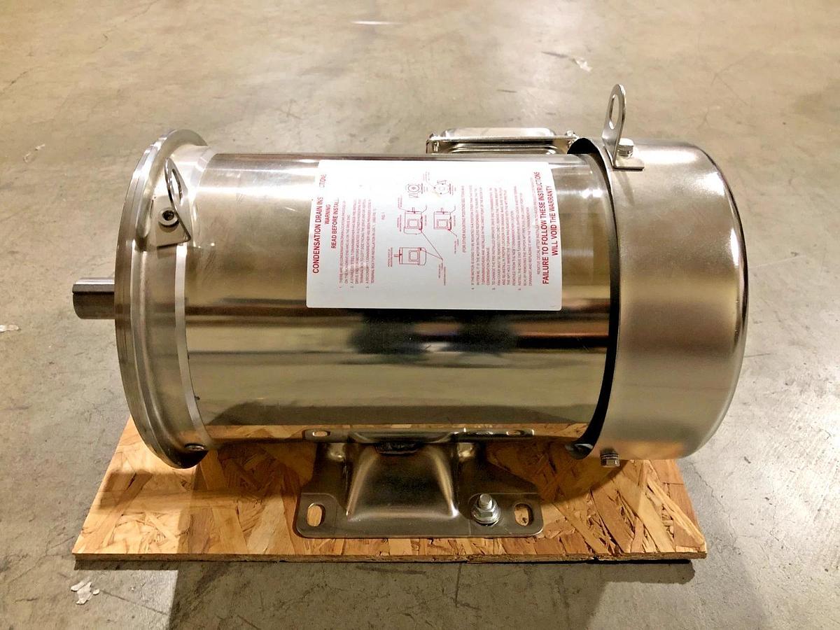 New Sterling XH0052PHA Washdown Motor 5HP 208-230/460V 3500rpm 3PH - No Box