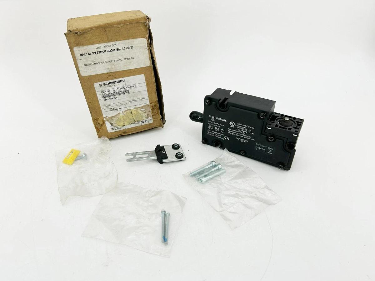 New Schmersal TZFWN24VDC Safety Switch, 250VAC, 8A, 101017679