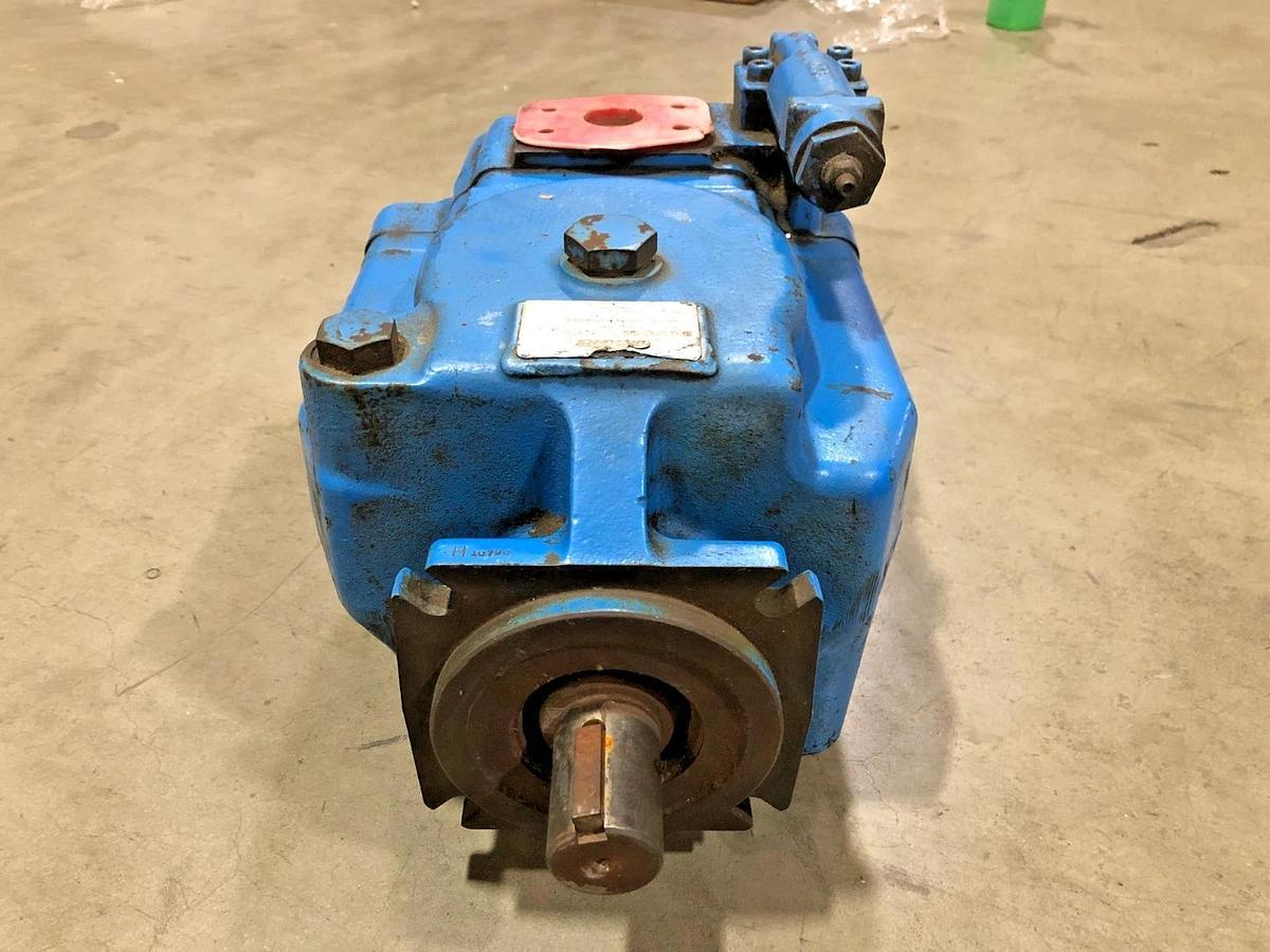 New Vickers PVH131C-RF-13S-10-C25-31 Hydraulic Axial Piston Pump 877366 - No Box