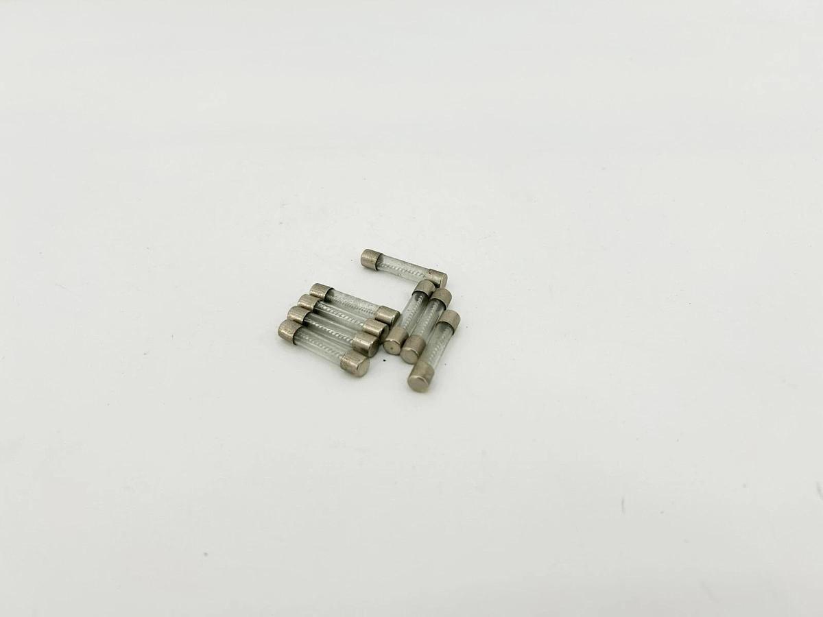 Lot of 8 New Littelfuse 313015P Fuses, 15A, 32V