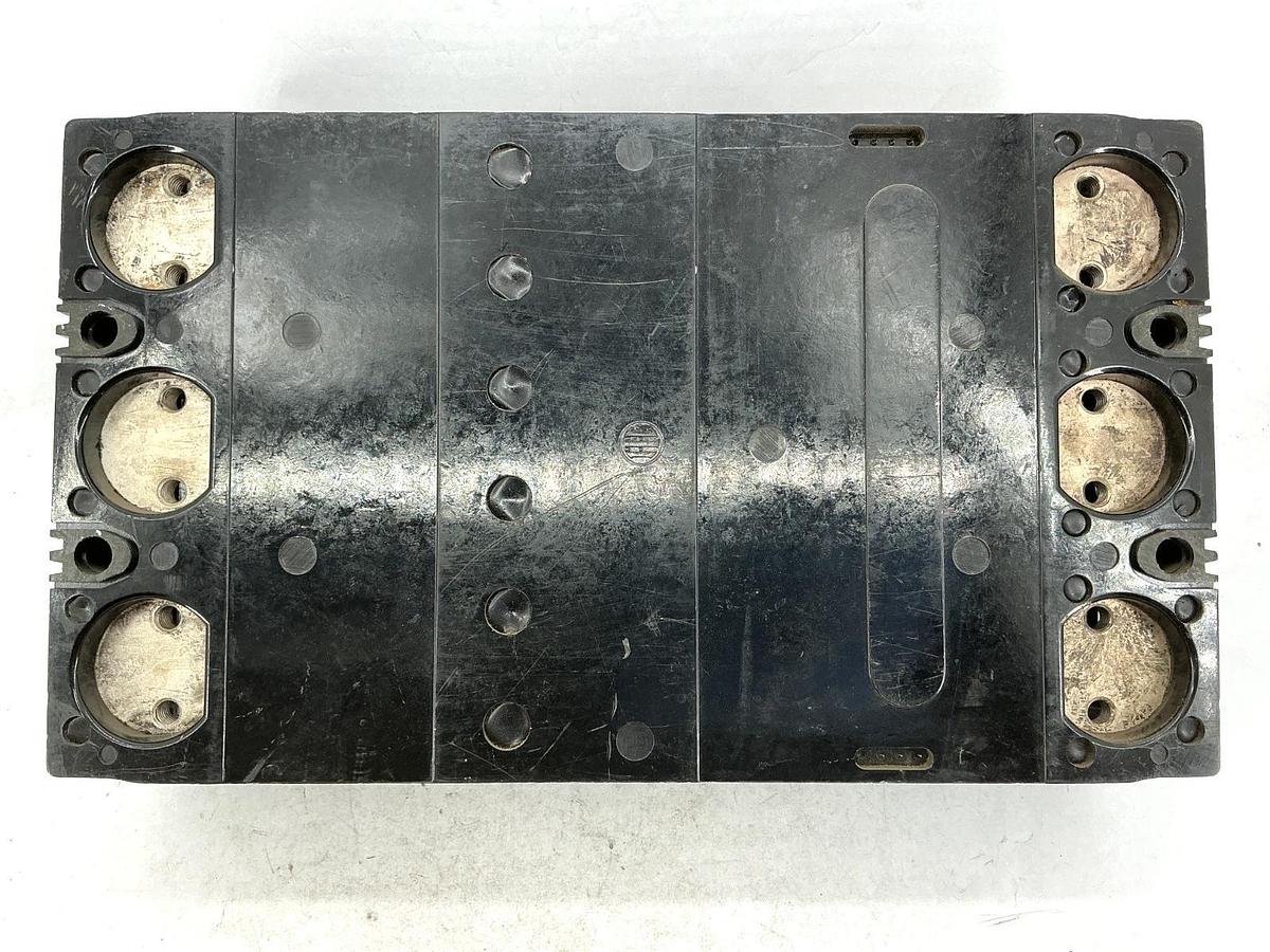 Used ITE KM3L800 Circuit Breaker 3-Pole 3-Phase 800A 600VAC