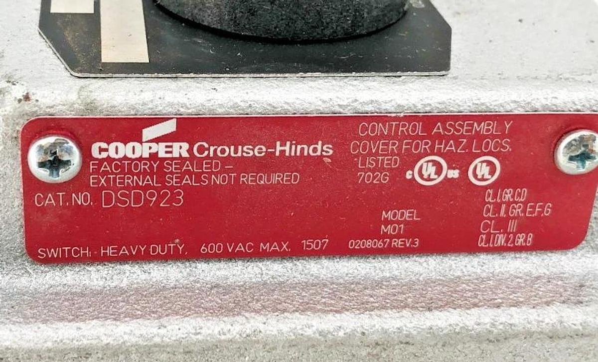 New Crouse Hinds DSD923 Explosion-proof Front Operated Selector Switch Model M01