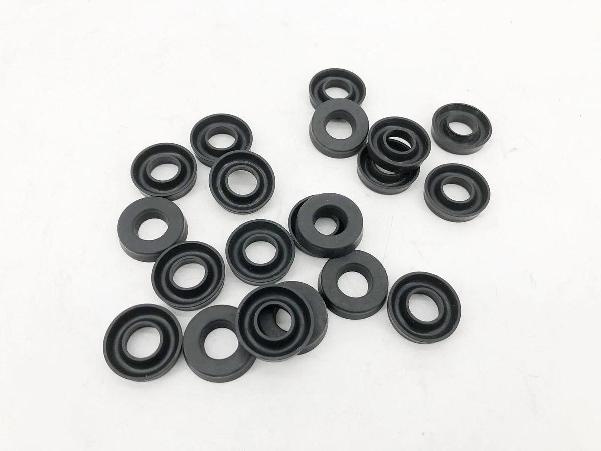 Lot of 20 New 1585-TC U-Cup Gaskets