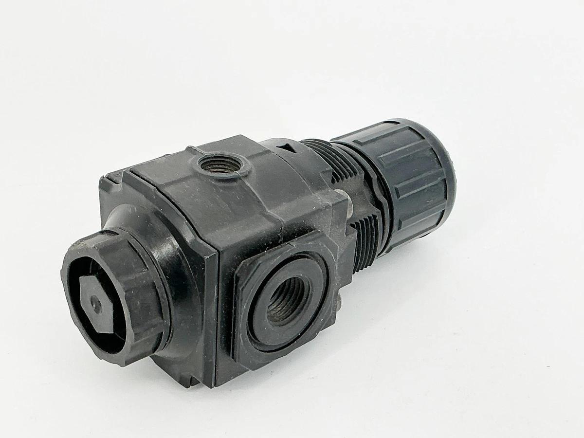 New Dixon R72G-2R Regulator W/Gauge 300PSIG 21Bar - No Box