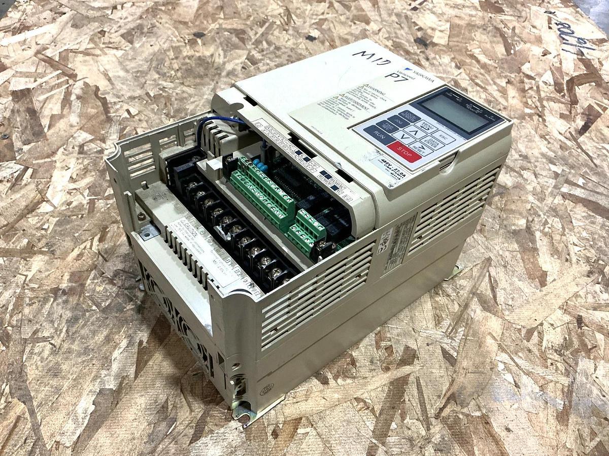 Used Yaskawa CIMR-P7U4011 Varispeed AC Drive 3PH 27A 380-480VAC 50/60HZ