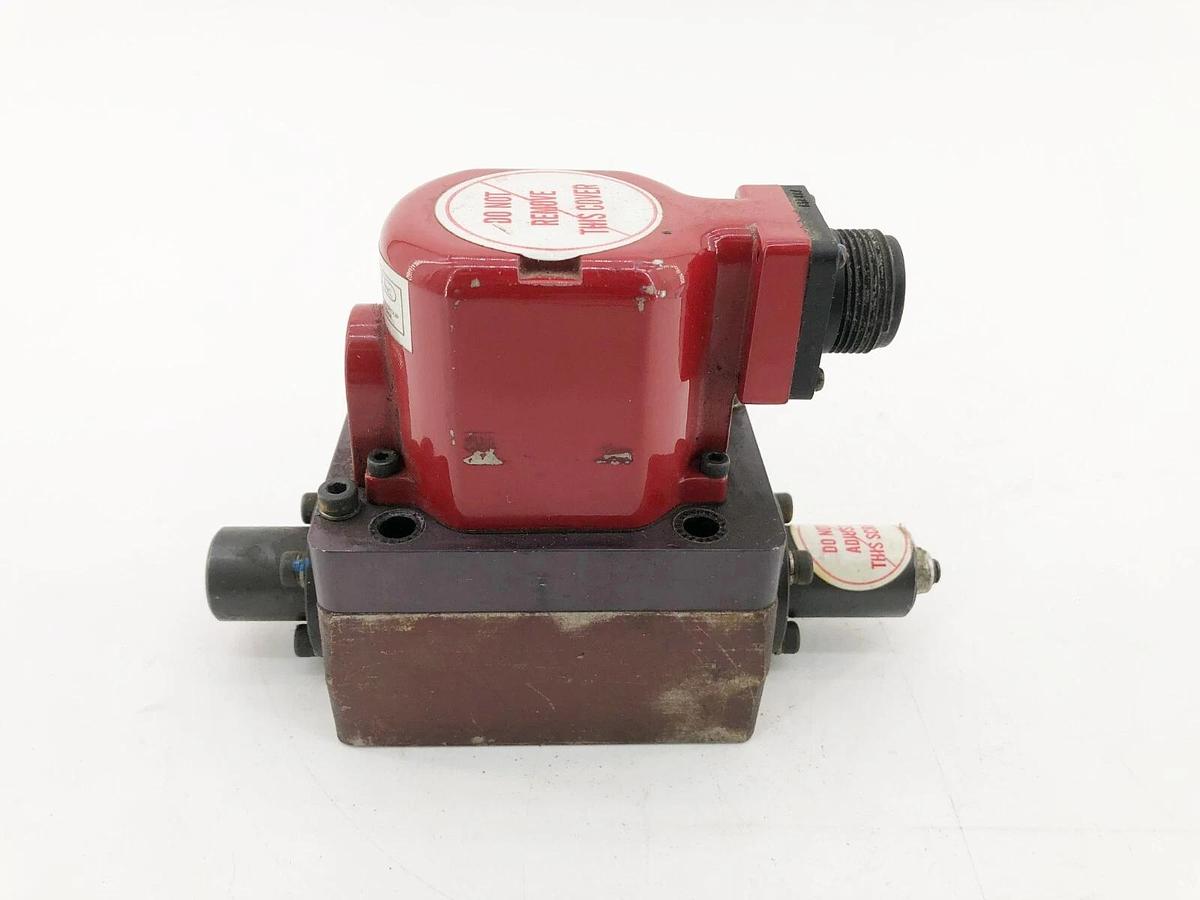 Used Servo Kinetics 304F40L2021AR Servo Valve