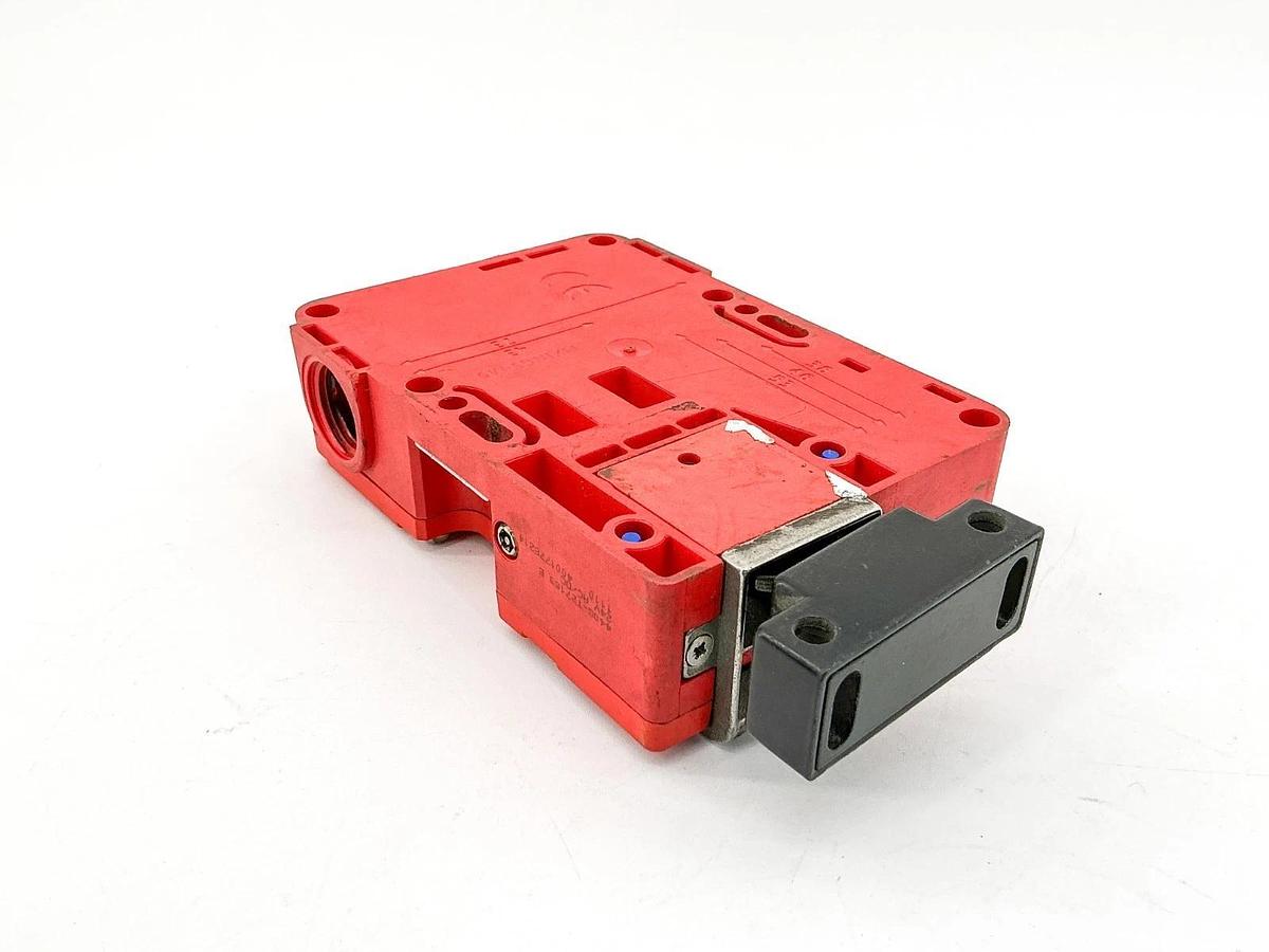 Used Allen Bradley 440G-T27169 Guardmaster Safety Interlock Switch 24VAC/DC TLS1-GD2