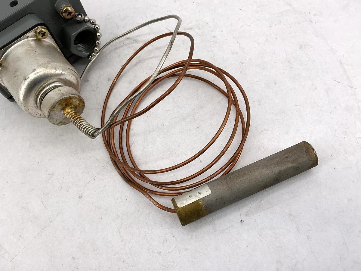 New Square D 9025GXW-22 Ser C Temperature Switch 115.0°F Decreasing.