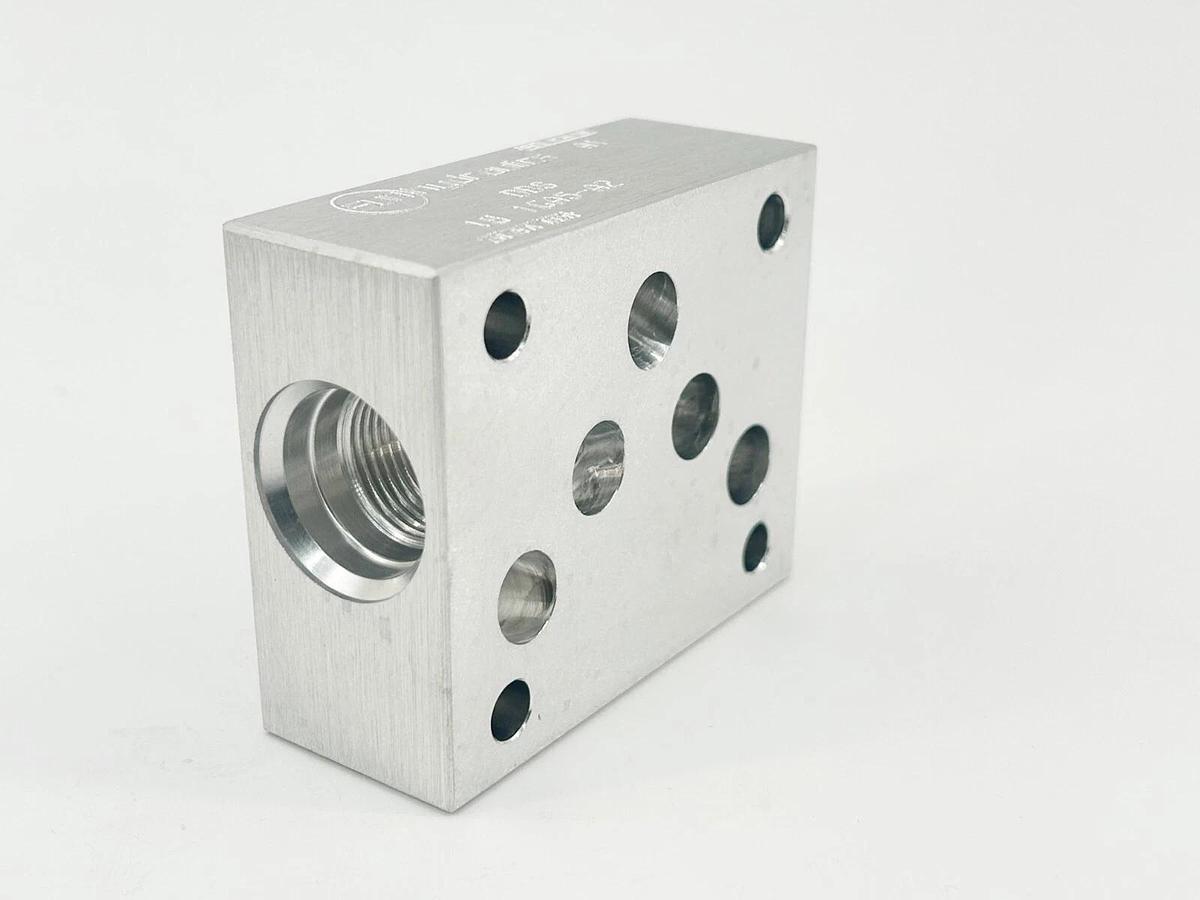 New Sun Hydraulics DBS Sandwich Manifold
