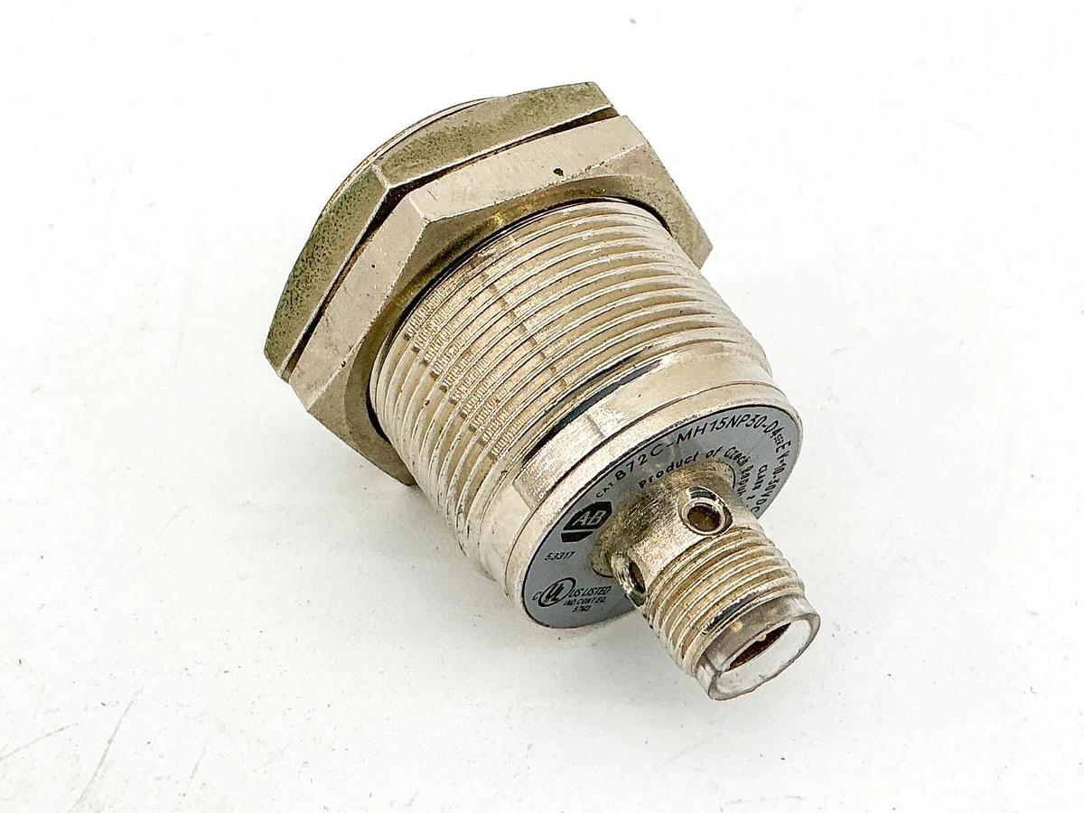 New Allen Bradley 872C-MH15NP30-D4 Inductive Proximity Sensor 30V Ser.E -No Box