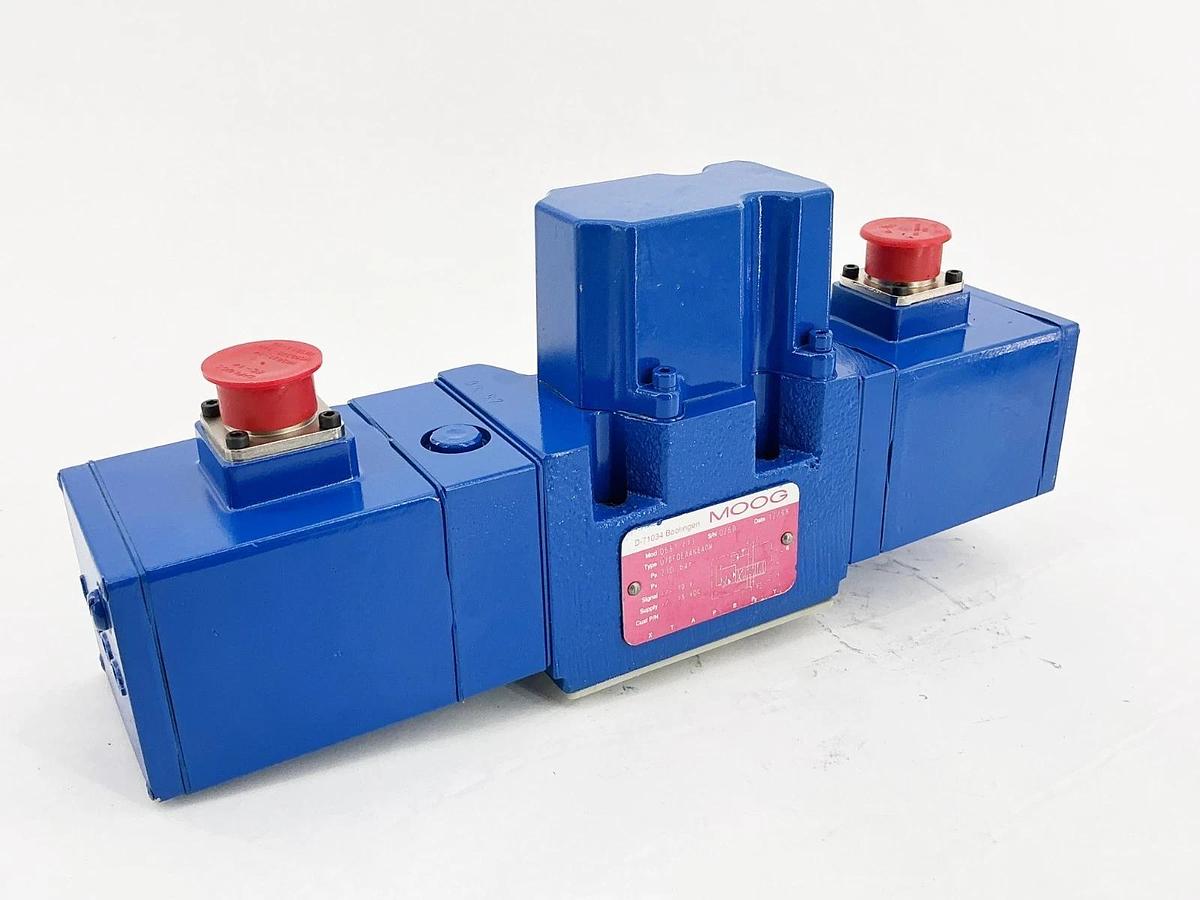 New Moog D651-413 Proportional Valve 210Bar 10-15V - No Box