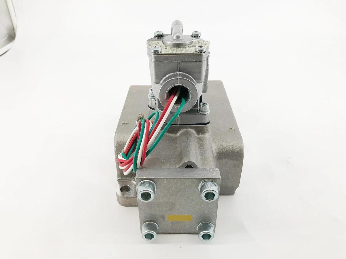 New Parker L7058360249 Solenoid Air Control Valve 24VDC 1" 2-Pos. K025303549