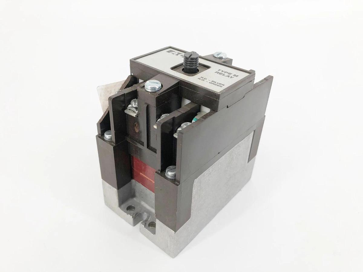 New Eaton D26MB Type M Relay 110/120V Coil - No Box - Cosmetic Damage