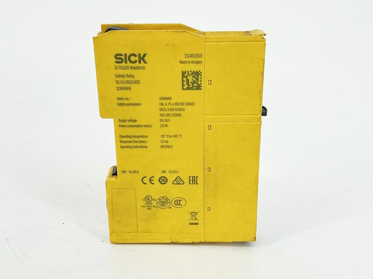 Used Sick RLY3-OSSD300 Safety Relay Module 24V 2.5W 1099969