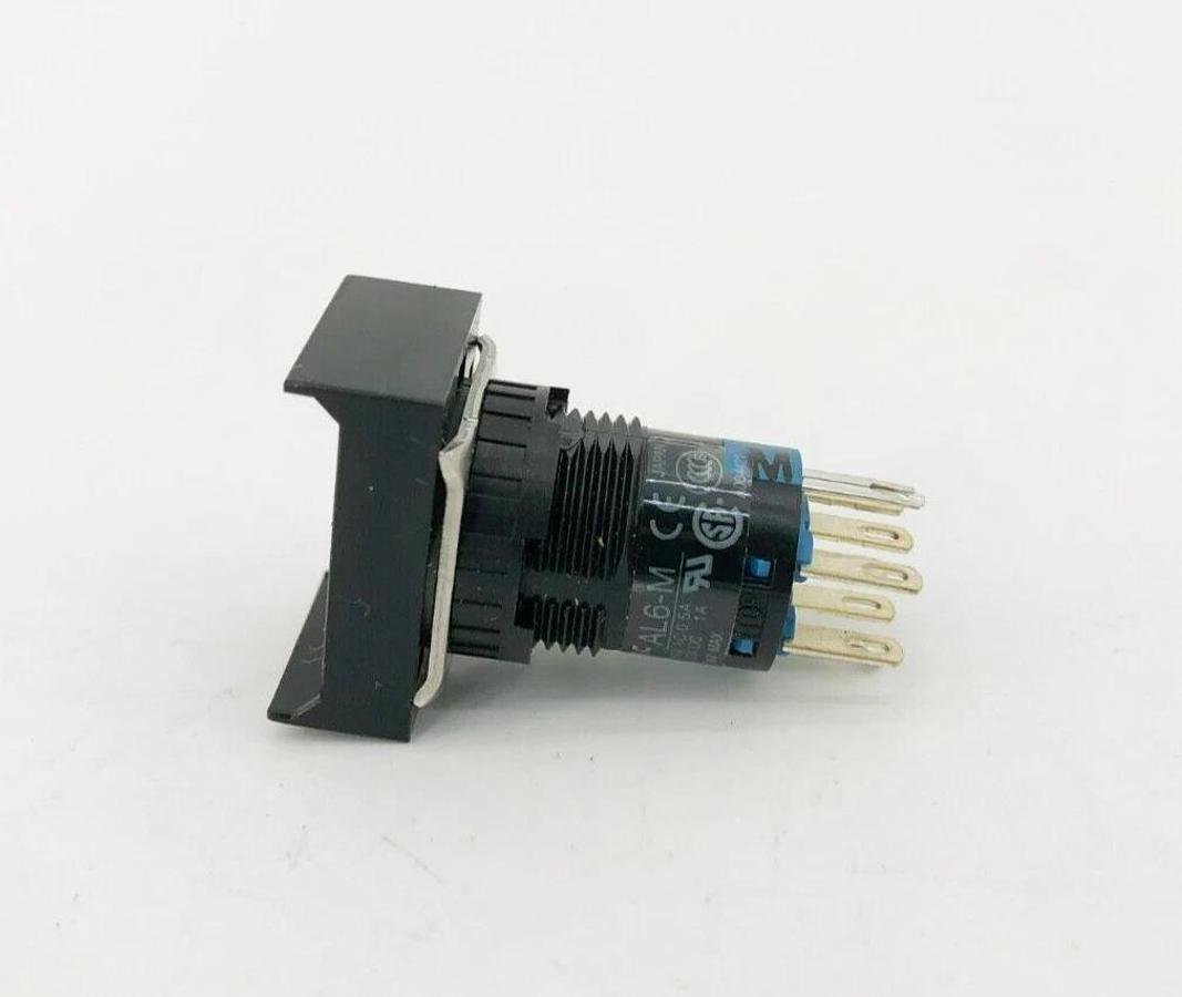 Lot of 4 New IDEC AL6H-M200 Momentary Rectangular Illuminated Pushbuttons