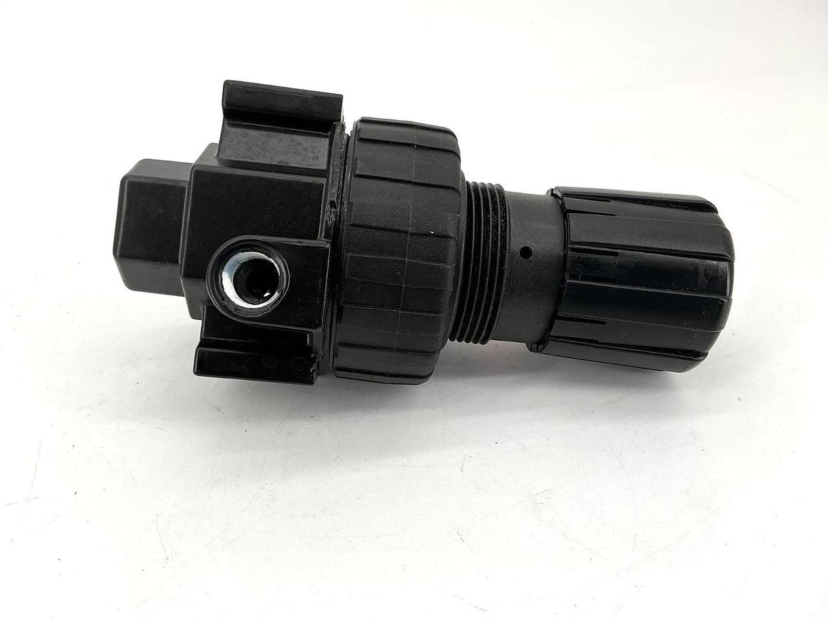 New Parker 06R313AC Pneumatic Pressure Regulator Port Size: 1/2" 150PSI - No Box