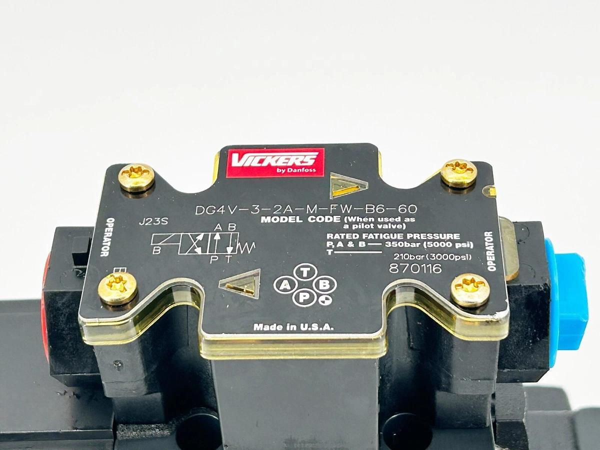 New Vickers DG5V-8-H-2A-M-FW-B-10 Directional Control Valve 02-325842 - No Box