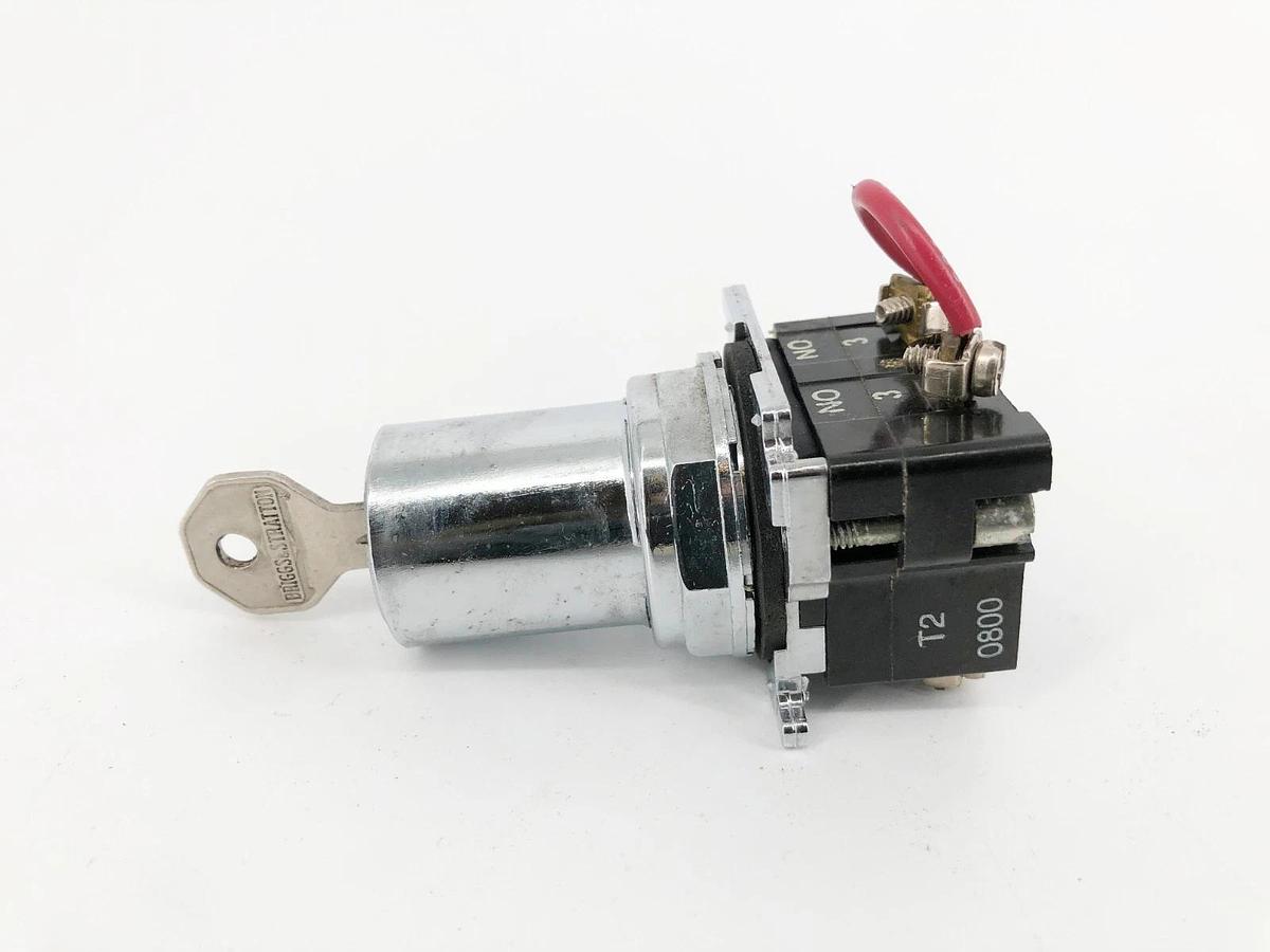 New Cutler Hammer 10250T/9100T Keyed Selector Switch 3-Pos. Maintained - No Box