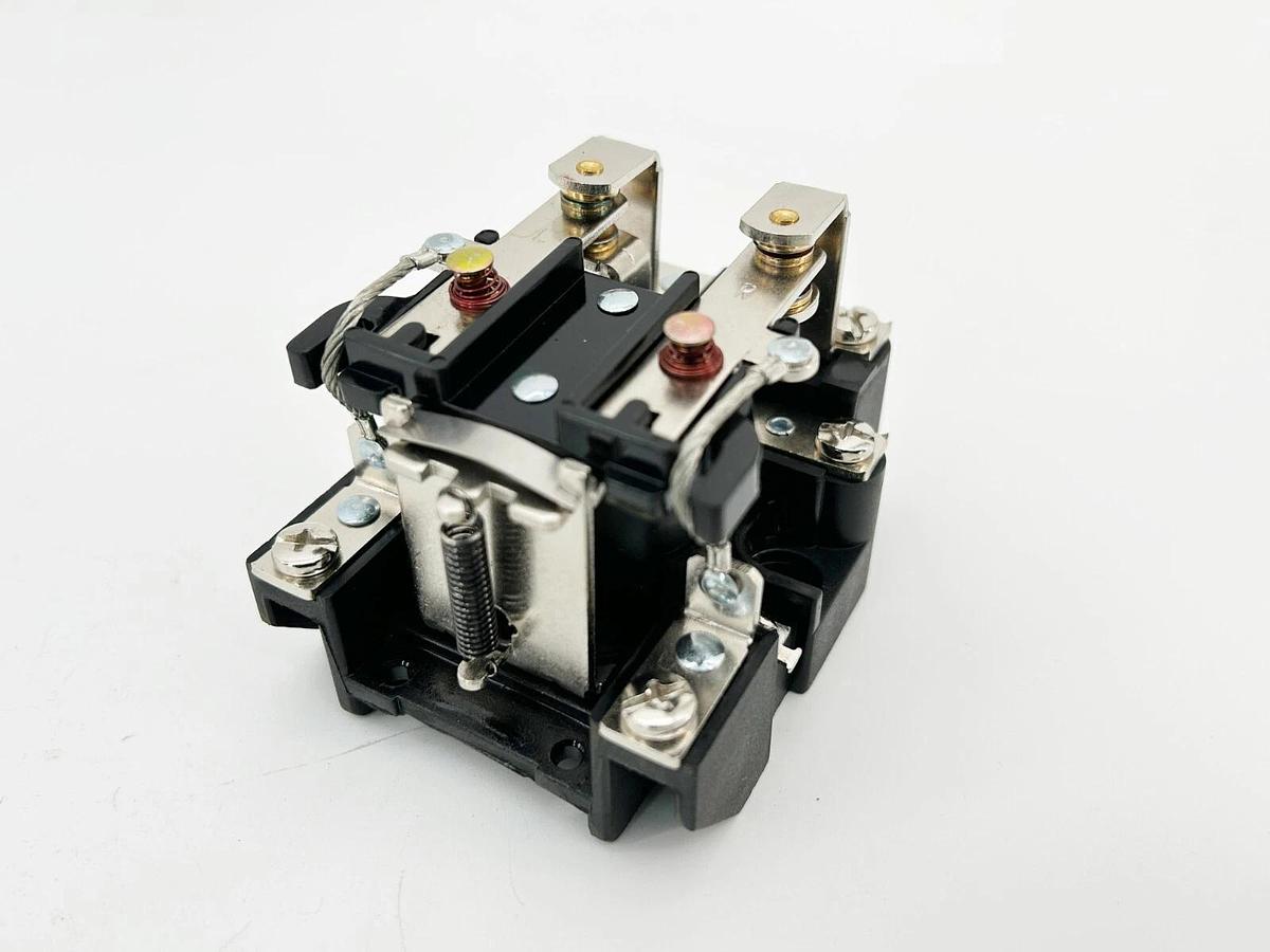 New Cutler Hammer 9575H3T000 General Purpose Relay Coil 24VDC 3000 Series