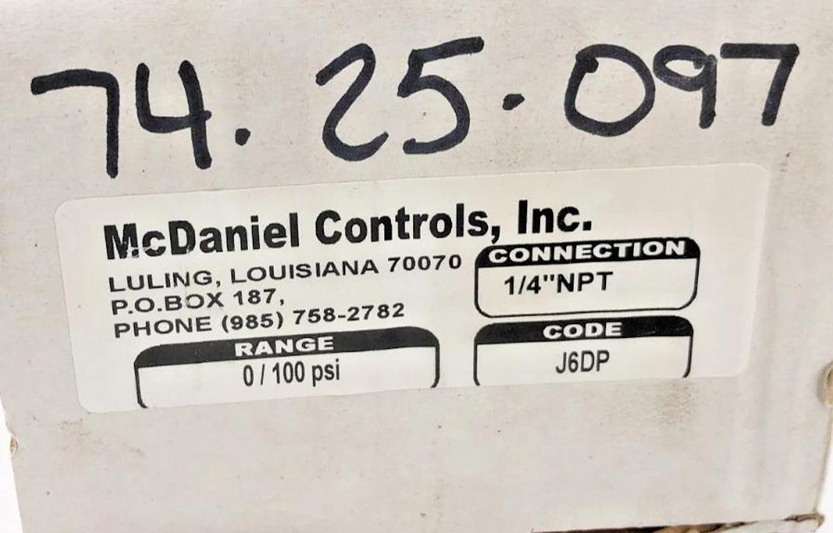 New McDaniel Controls J6DP Gauge 0-100psi 1/4" NPT