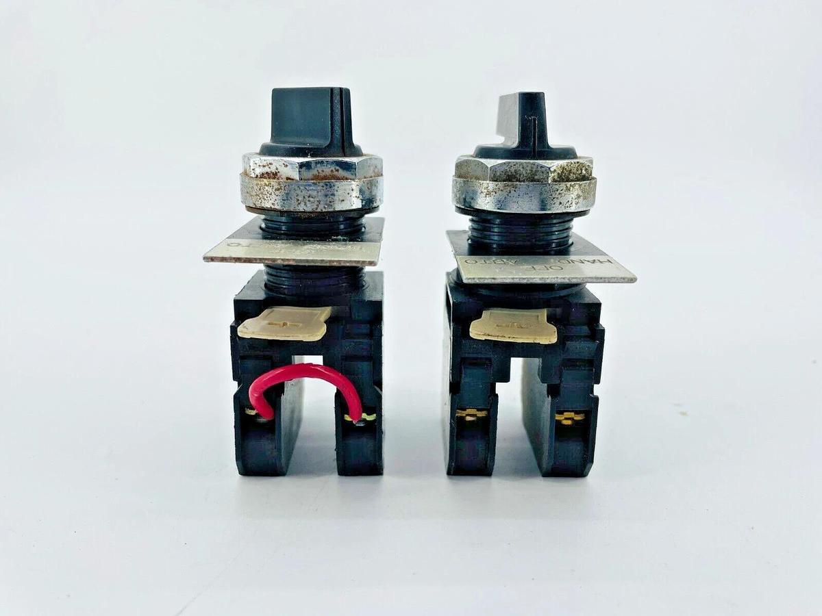 Used Lot of 2 Cutler Hammer E22XB51C Selector Switch 22mm 2POS 1NO 1NC E22B2