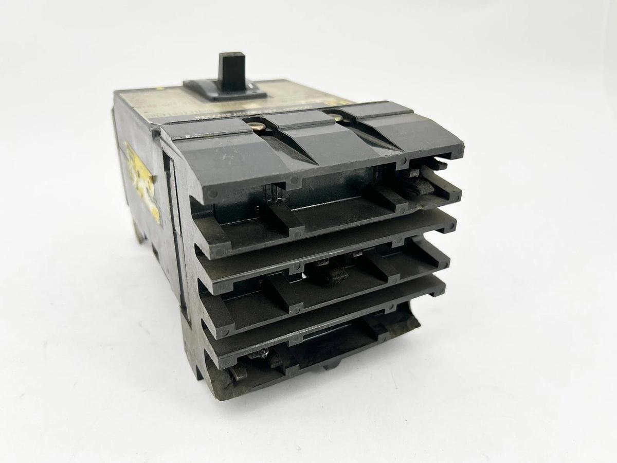 Used Square D FA32030 Circuit Breaker 30A 3P 250V 50/60Hz - Damaged See Photo