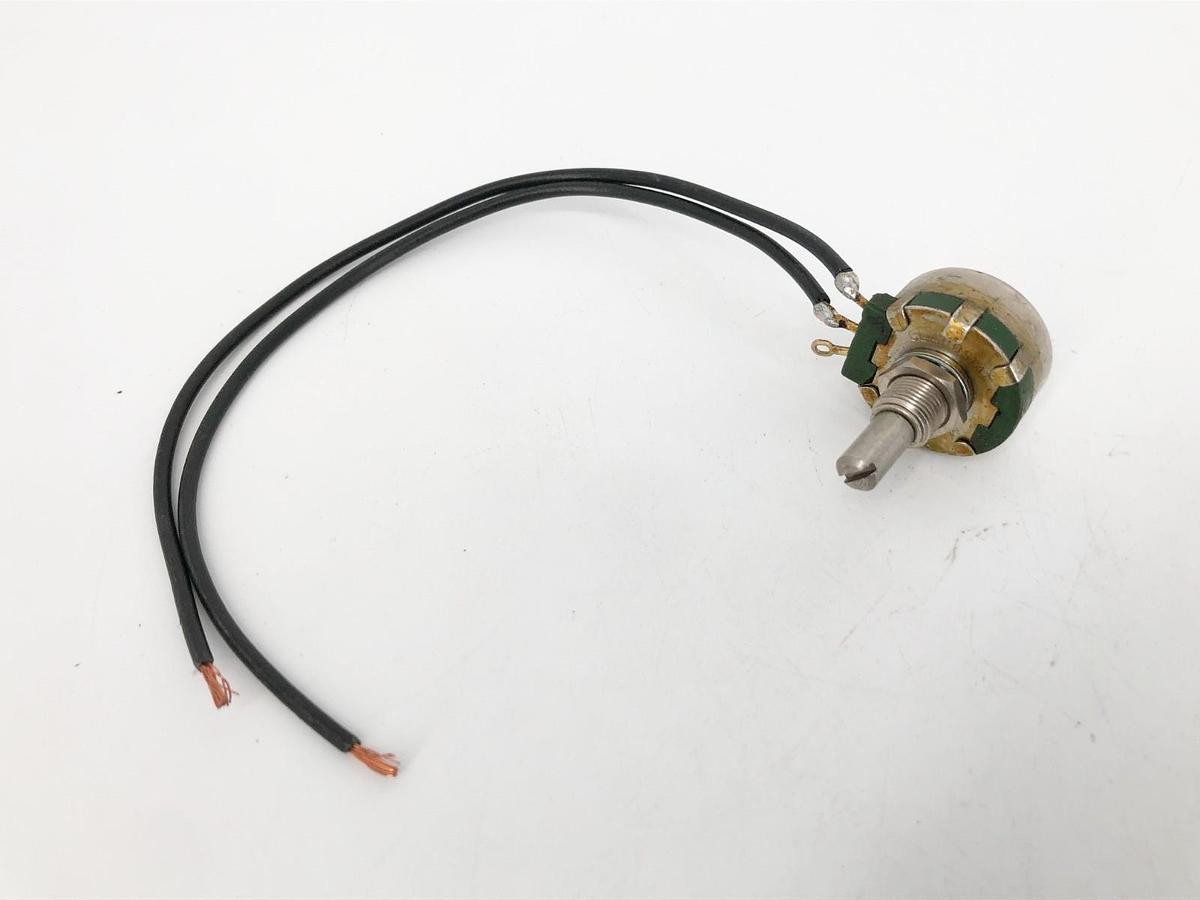 New Clarostat RV4NAYSD105B Potentiometer 1 MEG 140-5953 - No Box