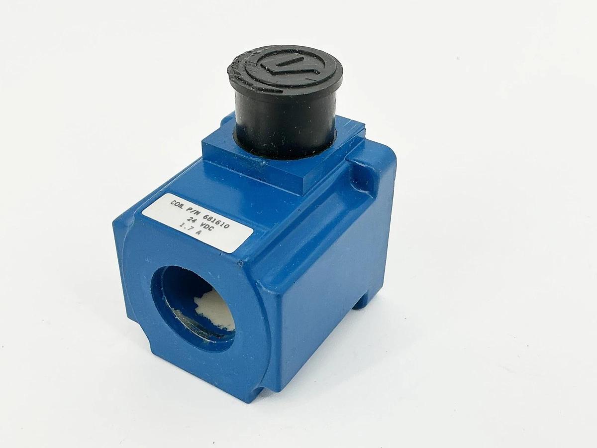 New Vickers 681610 Solenoid Coil 24VDC 1/7A - No Box