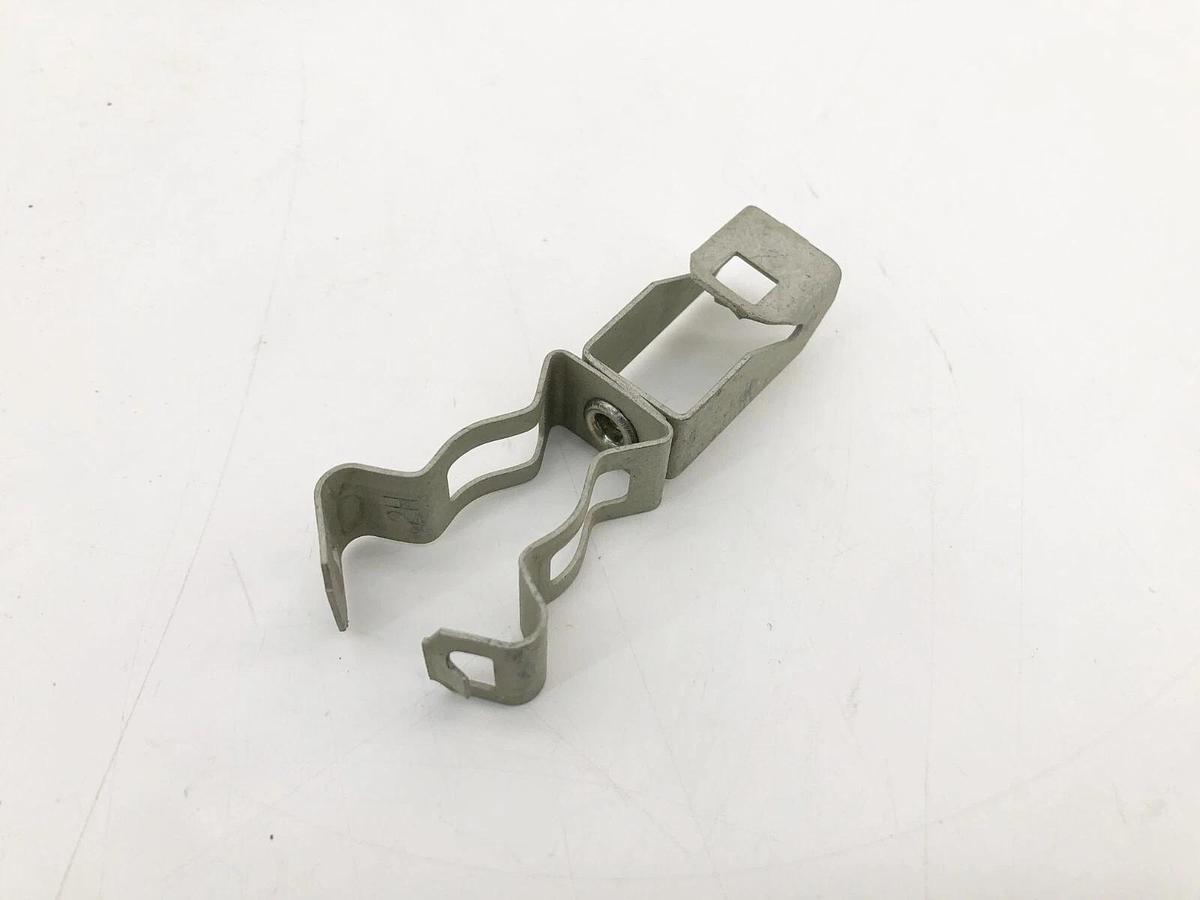 Lot of 18 New Caddy 1236M Purlin Clips 3/8" Conduit To "Z" Purlin - No Box