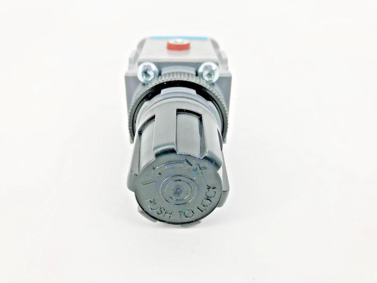 New Wilkerson R08-02-F000B Pneumatic Regulator 1/4" NPT 0-125psig - No Box