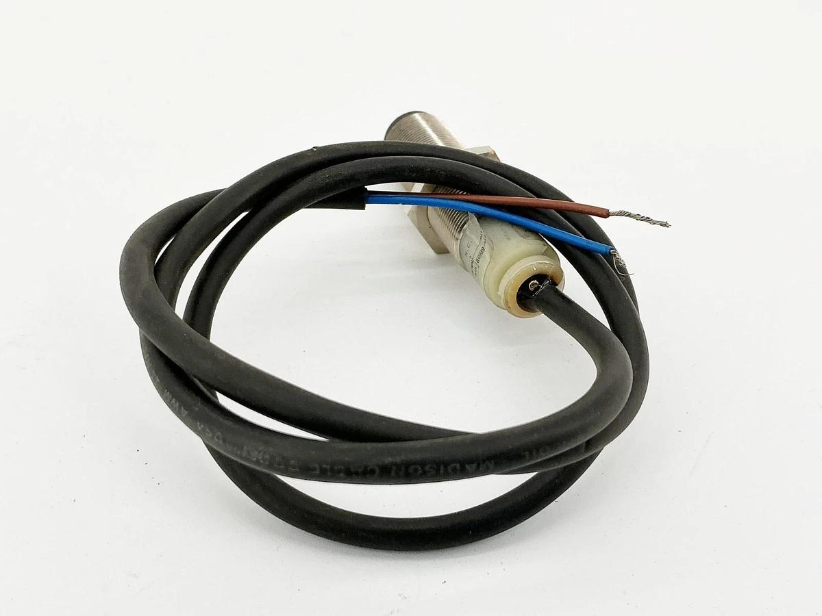 Used Cutler Hammer E57-18LE12-A1 Inductive Proximity Sensor 250V Ser.E1