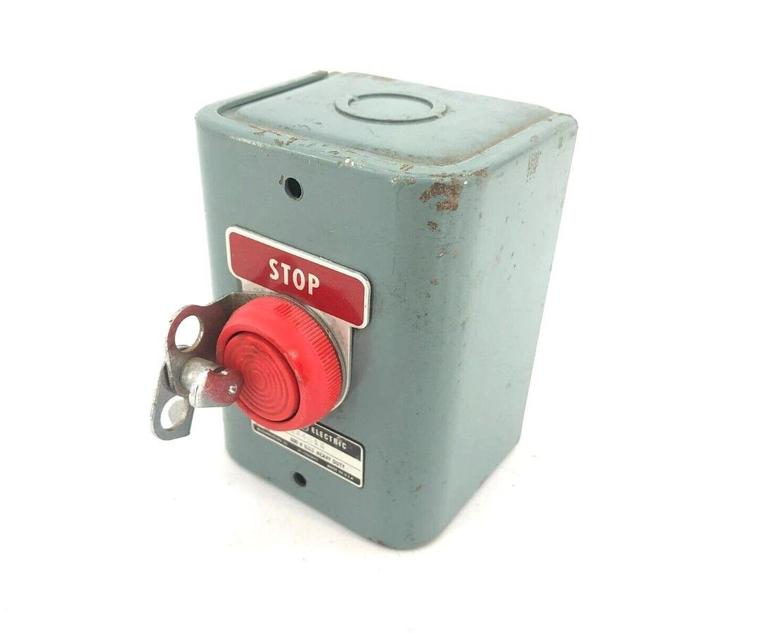 Used General Electric 2940NA401G Heavy Duty Push Button 600VAC (Enclosure Only)