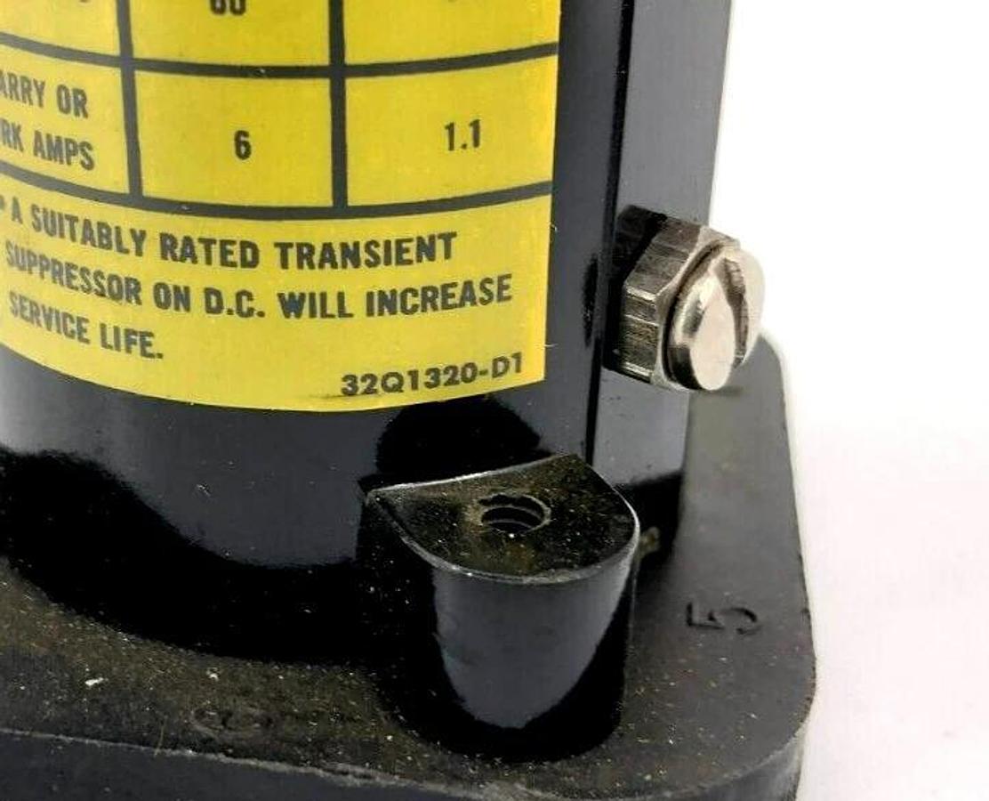 New P&H 32Q1320-D1 Relay Switch Push Button