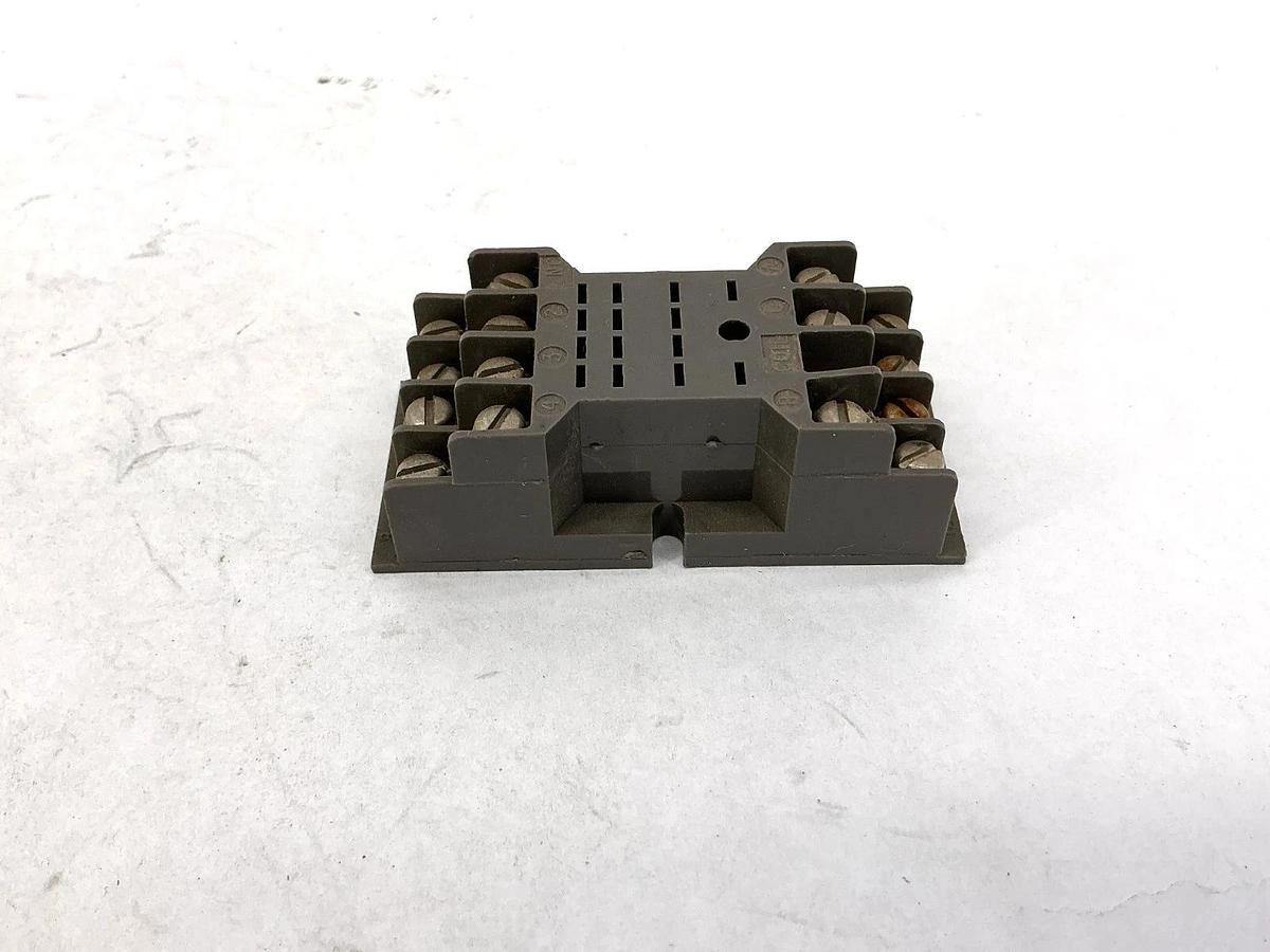 Used Lot of 7 Potter & Brumfield 27E166 Relay Socket 5A 300V 27E-166