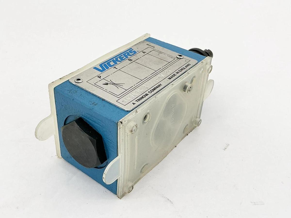 New Vickers DGMFN-3-Z-P2W-21 Flow Control Valve - No Box