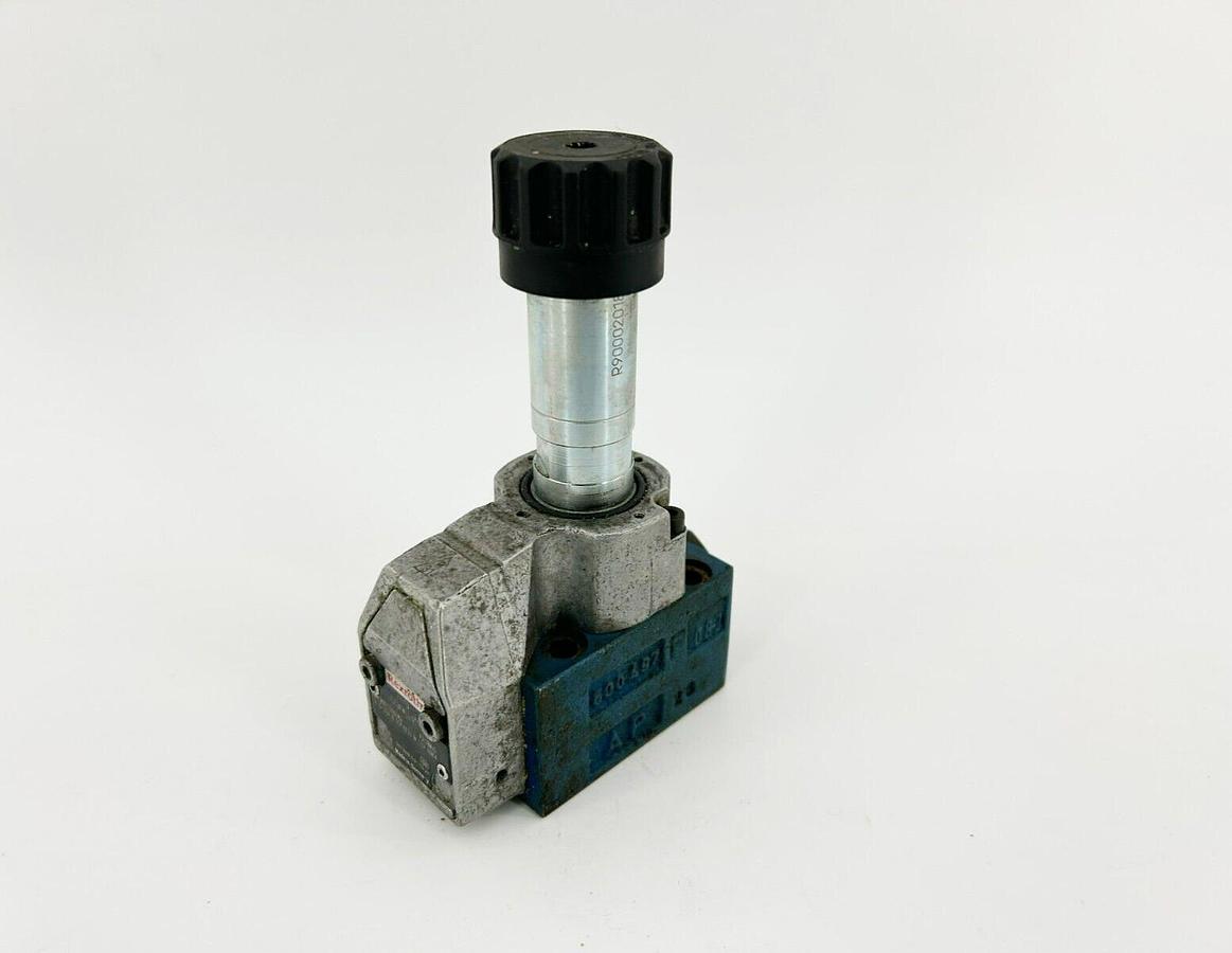 Used Rexroth R900566289 Directional Poppet Valve, 24VDC, M-3SEW6U36/630MG24N9K4