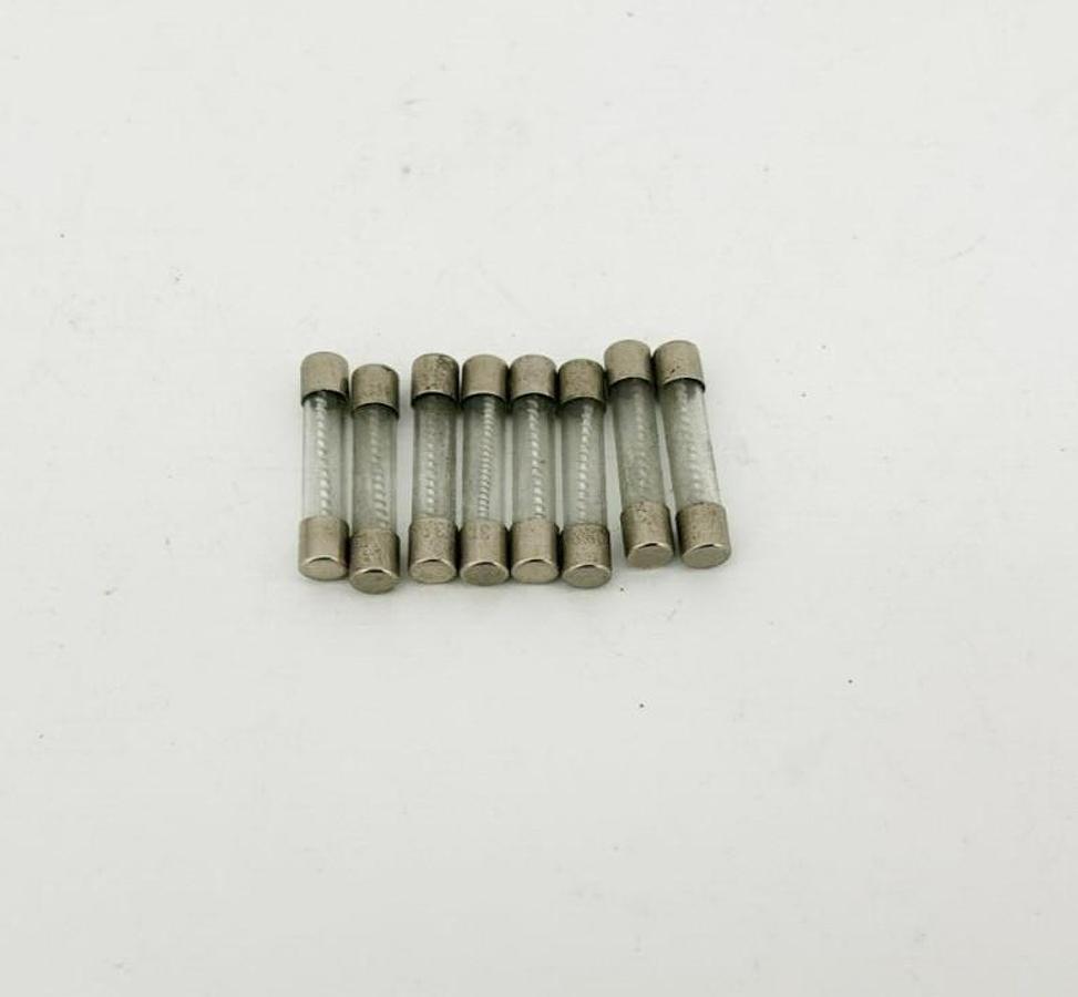 Lot of 8 New Littelfuse 313015P Fuses, 15A, 32V