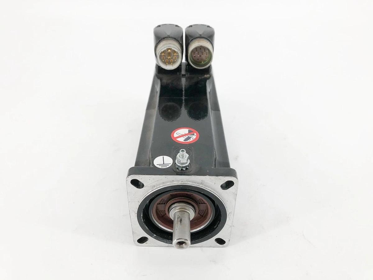 Used Schneider Electric SH30701S0001054 Servo Motor SH070/60010/0/3/00/00/10/11/00