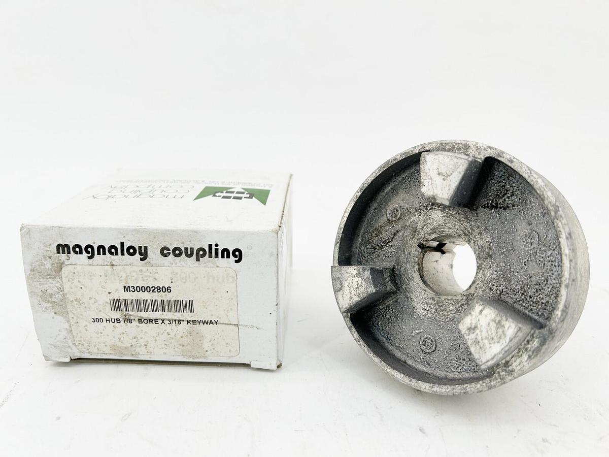 New Magnaloy Coupling M30002806 Coupling Hub 7/8" Hub 3/16" Keyway