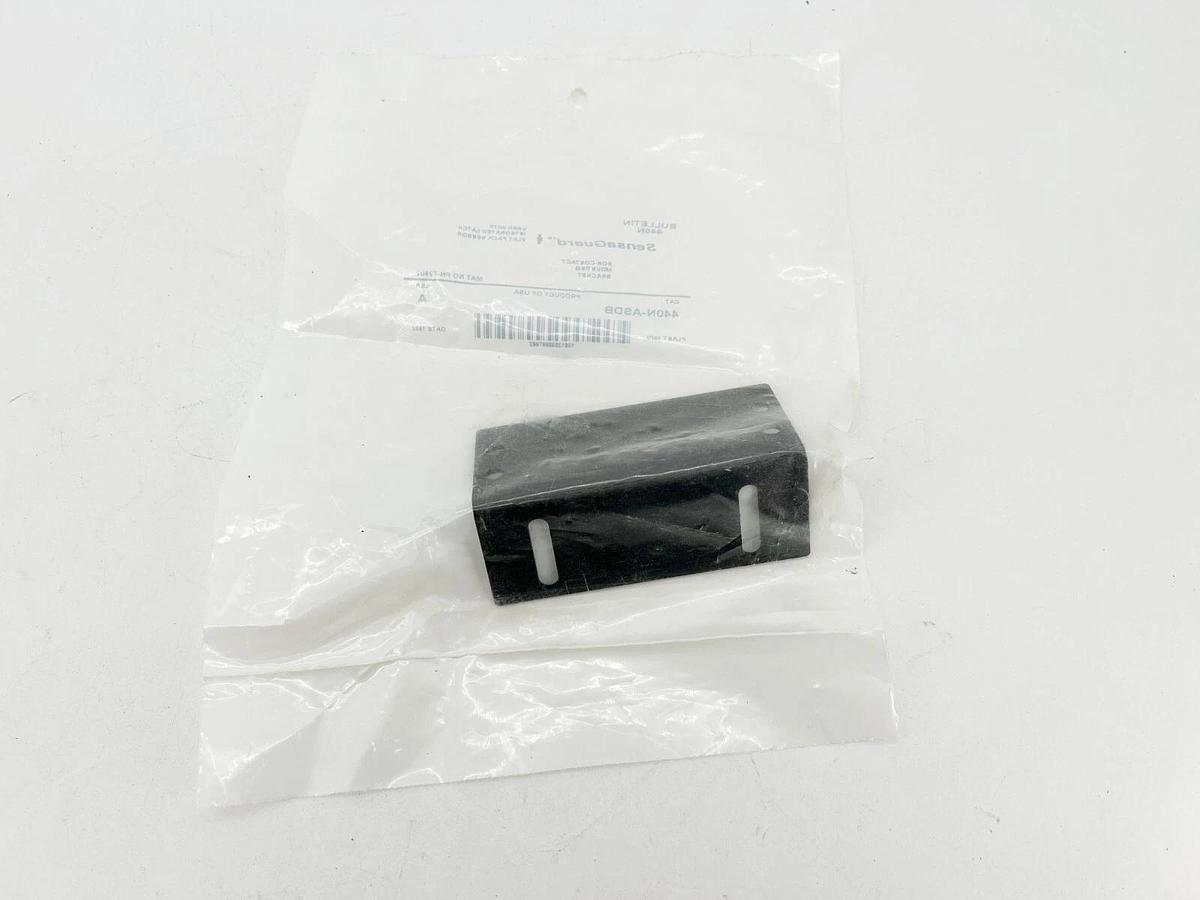 New Allen Bradley 440N-ASDB Non-Contact Mounting Bracket Used with Integrated La