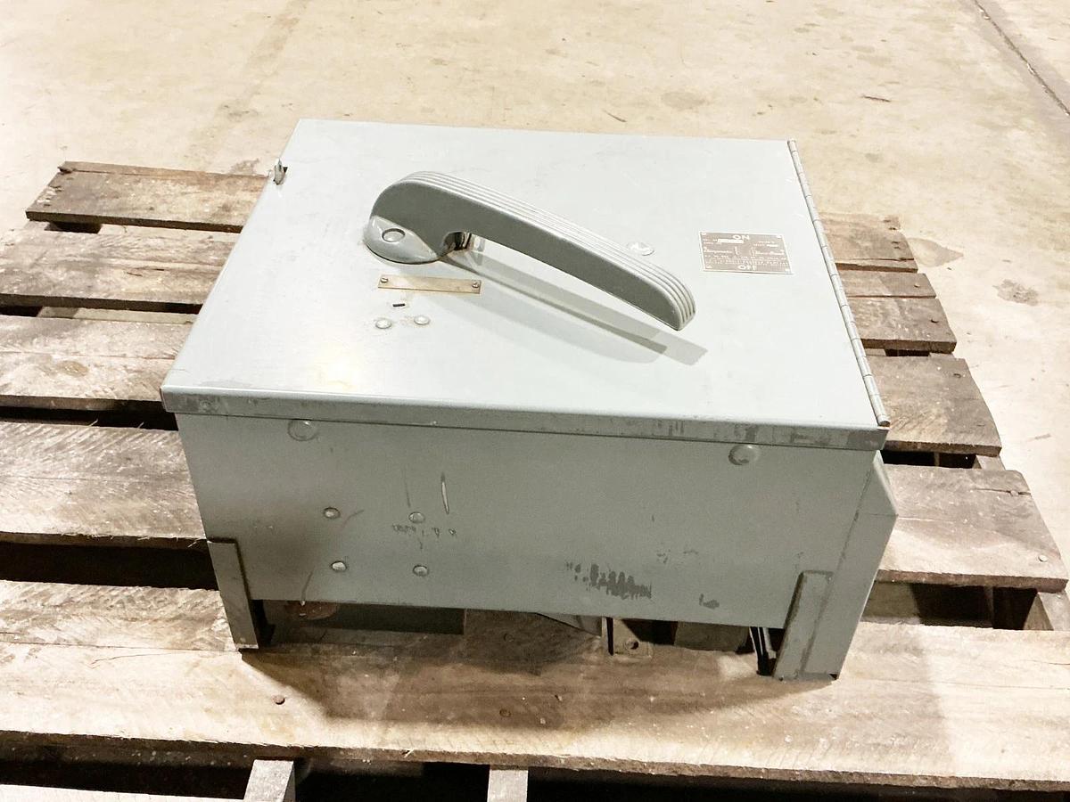Used Siemens V7H3605 Panel Mount Switch 400A 3 Pole 100HP Max
