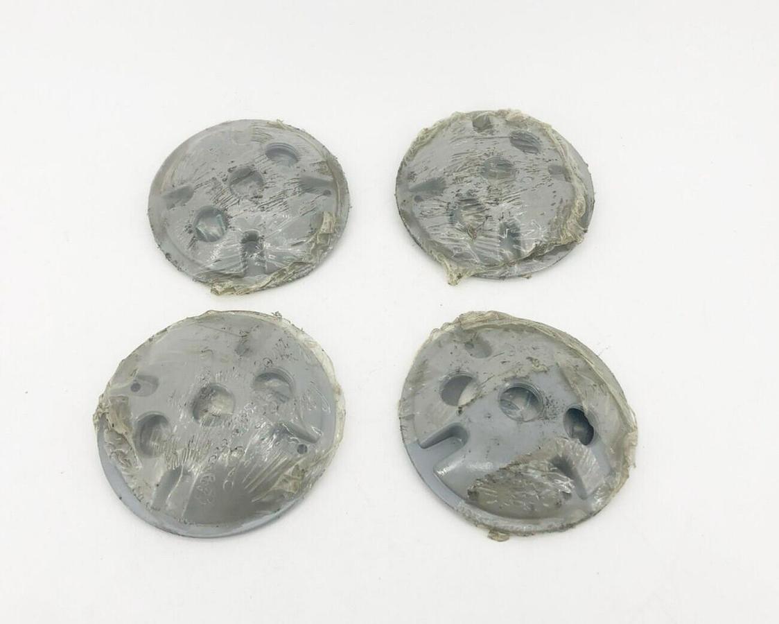 Lot of 4 New Bell 5197-0 Weatherproof Round Cluster Covers 3 Outlets 1/2"