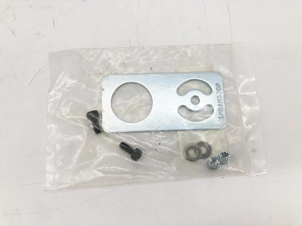 Lot of 2 New Banner Engineering SMBAMS30P Flat Brackets 73135