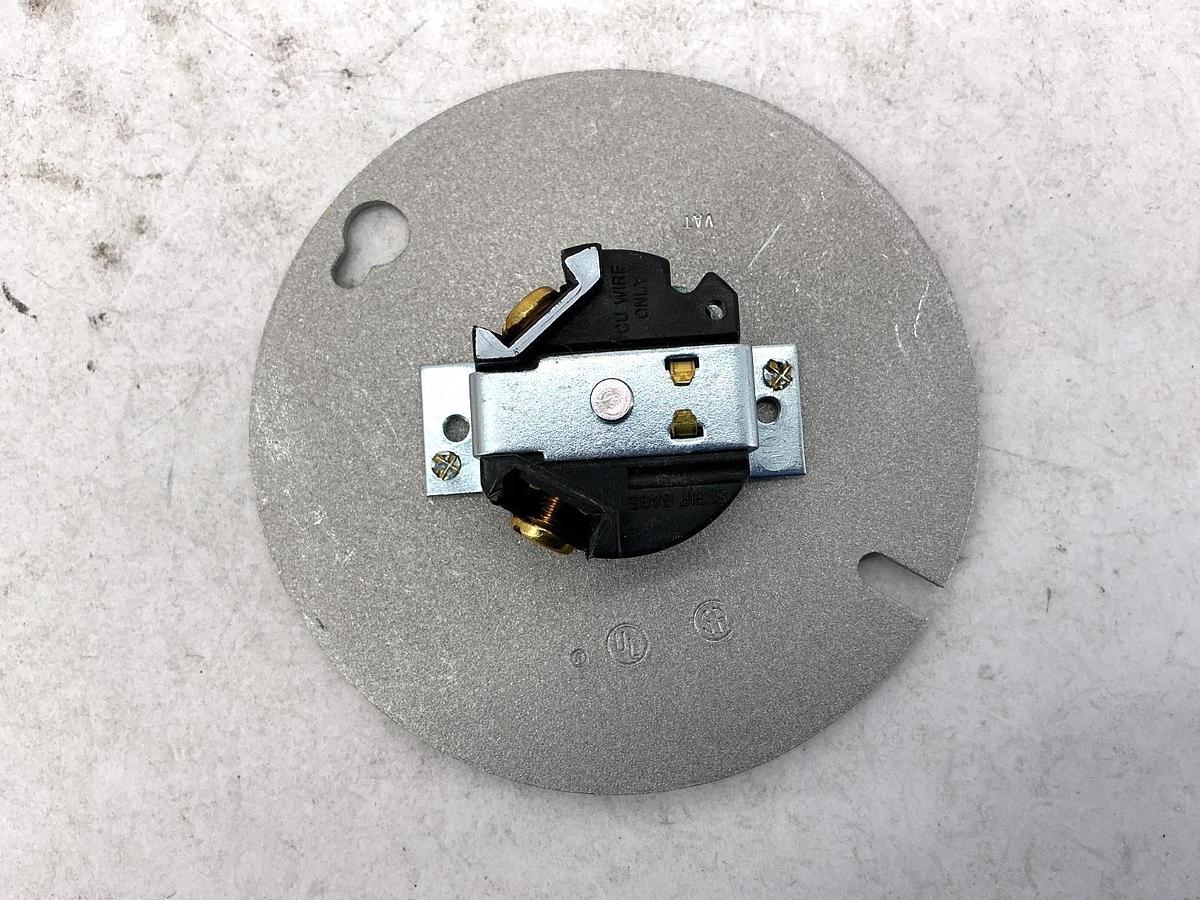 New Hubbell HBL4711 Single Recep On 4" Metal Twist-Lock 2-Pole 15A 125V