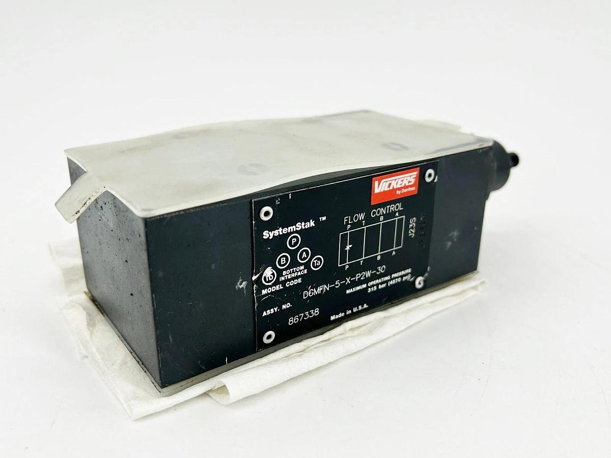 New Danfoss Vickers DGMFN-5-X-P2W-30 Flow Control Valve 4570psi 867338 - No Box