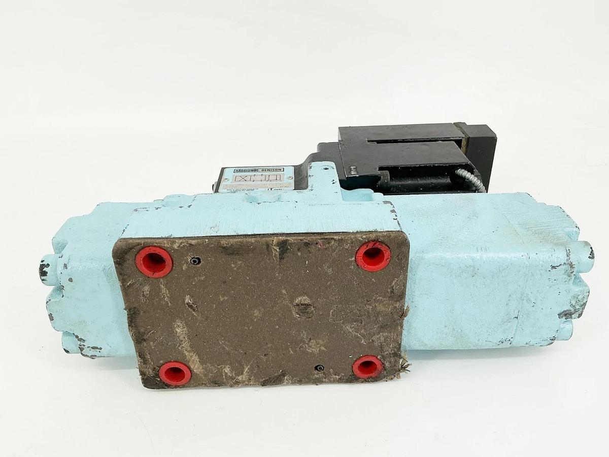 New Denison D1P-0345-4330-1321 Solenoid Valve S26 27042 - No Box